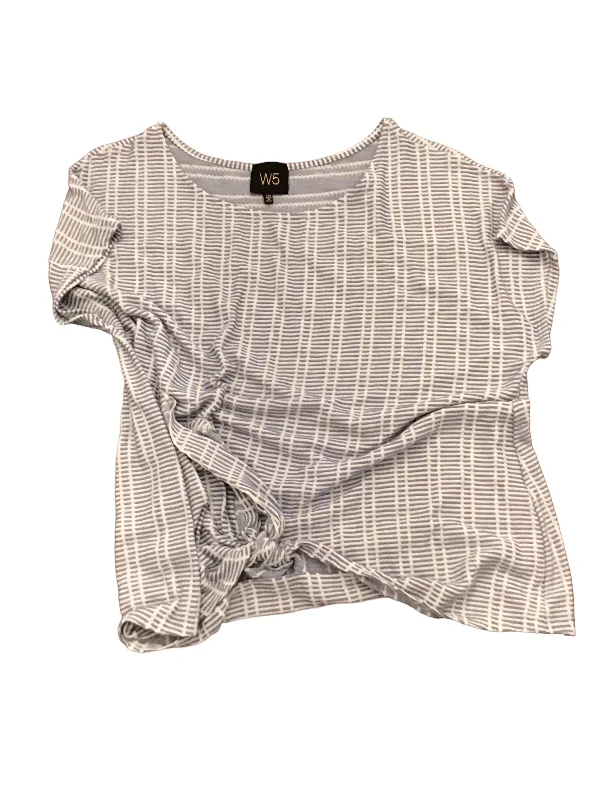 women's tops for those who want to stay warm and stylish during colder weatherBlue & White Top Short Sleeve W5, Size 2x