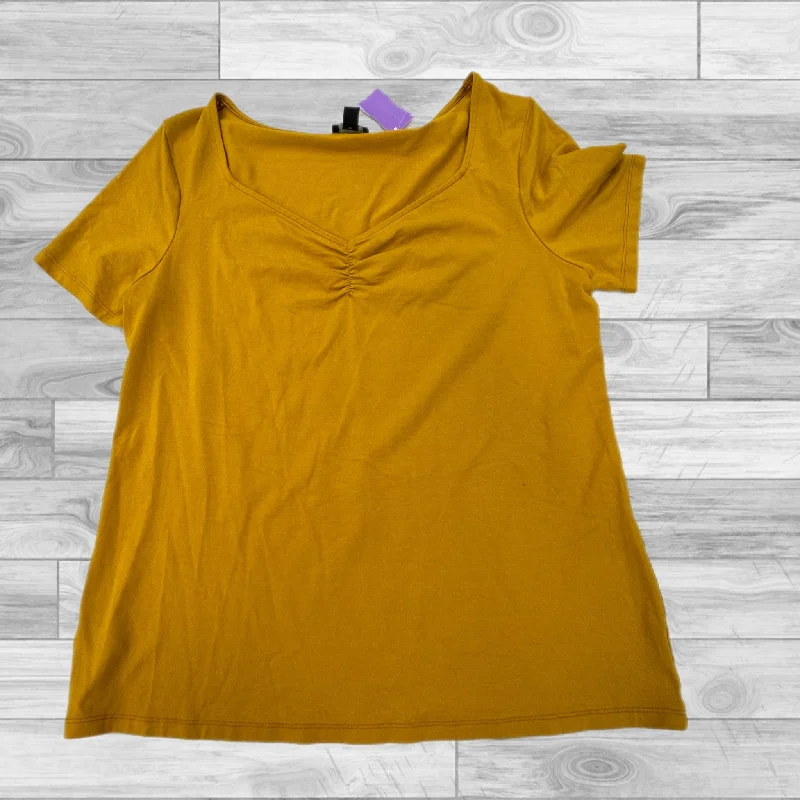 women's tops for those who want to stay cool and chic during warmer weatherYellow Top Short Sleeve Ann Taylor, Size L