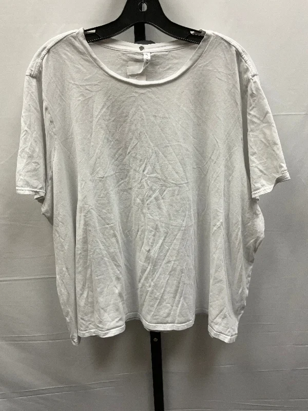 women's tops for those who want to stay on top of the latest fashion trends and wear pieces that are both stylish and on-trendWhite Top Short Sleeve Basic Fabletics, Size 3x