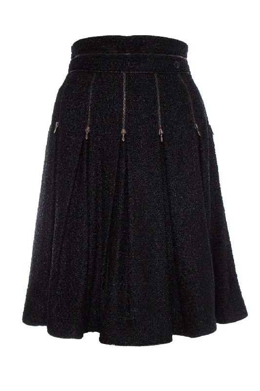 women's lace-up skirtsBoucle skirt with zippers.